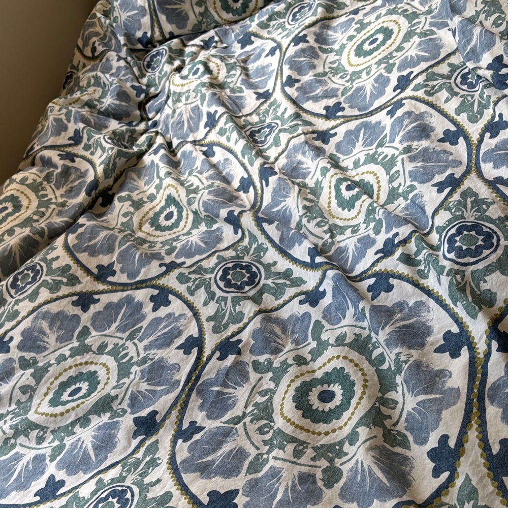 2 Pottery Barn Veronica Medallion Twin Duvet Covers and Euro Shams